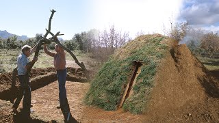 CHOZA O VIVIENDA PRIMITIVA Construcción tradicional de este refugio en la naturaleza  Documental [upl. by Nomrac]